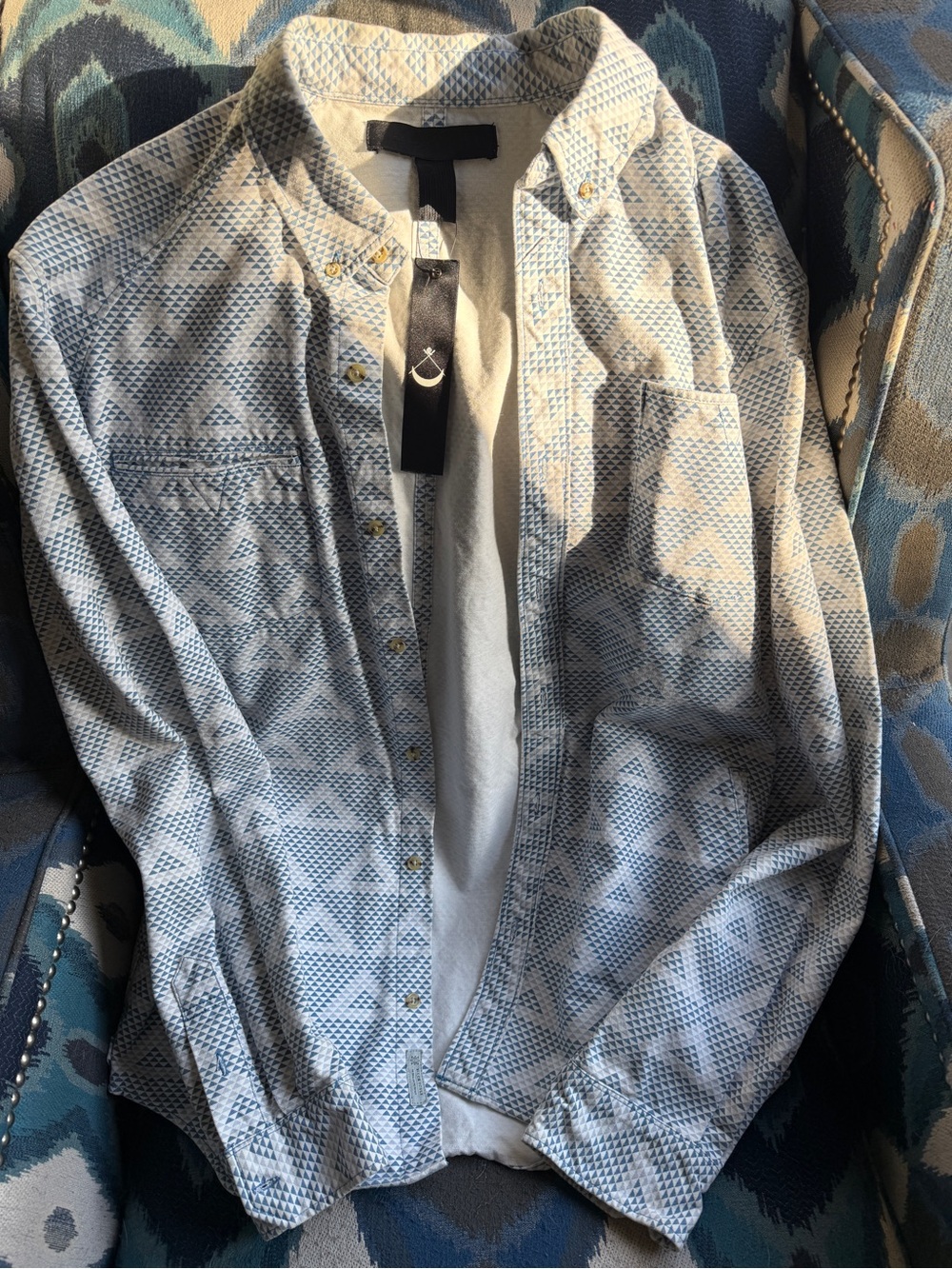 Black Scale Men’s Light Blue and White Patterned Button-Down Shirt